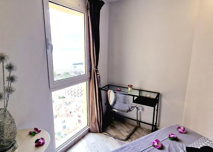 Luxury Ocean View 1 Bedroom *